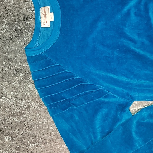 Vintage. Made in USA. Oscar de la Renta. Active. Velour. Crewneck. Women's M - Picture 6 of 16